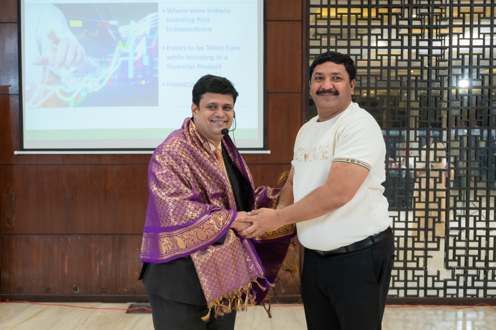 Economist Mr. Ranjan Nagarkatte felicitated by Mr. Piraj Khilari, CEO.